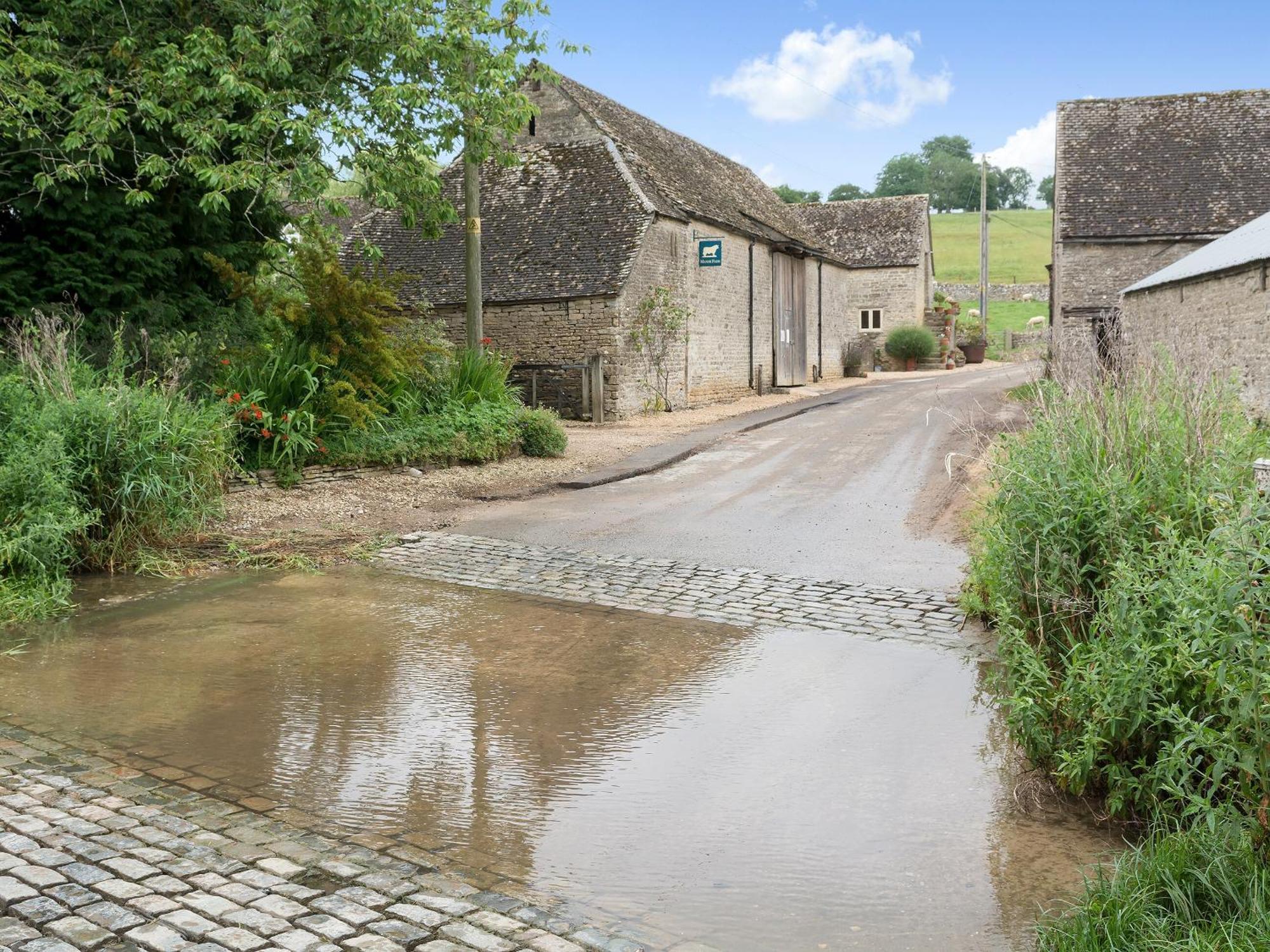 Flowers Barn Daglingworth Luaran gambar